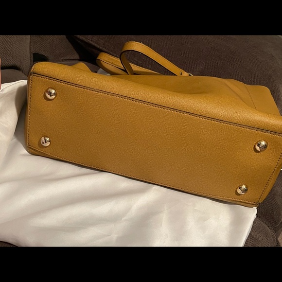 AUTHENTIC Michael Kors Tote - Picture 5 of 10
